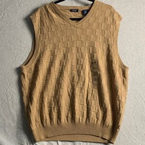 IZOD | XL MEN'S CHECKARD WOVEN PATTERN SWEATER VEST | CAMEL BROWN